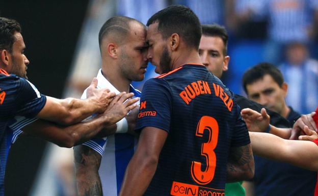 Los jugadores del derbi entre el Levante UD y el Valencia CF que han vestido las dos camisetas