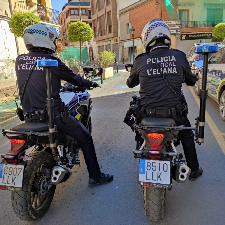 La Policía de l'Eliana disuelve un botellón con 100 jóvenes y dos reyertas