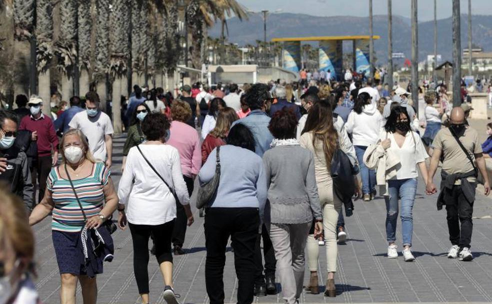 La vacunación del personal educativo arranca en 106 centros