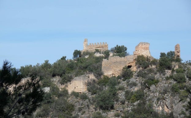 Dueños del castillo de Villalonga carecen de medios para rehabilitar la fortaleza