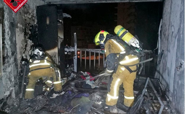 Benidorm: Cincuenta vecinos desalojados en el incendio de un segundo piso