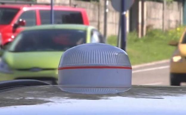 La DGT avisa de la importante multa que puedes recibir por quitarte la mascarilla en el coche