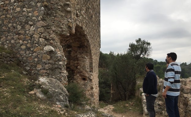 La Font reconstruye la torre del castillo del siglo XIII para evitar su caída y zanja 4 siglos de expolio