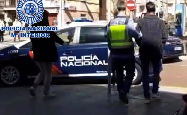 Detenido por causar dos incendios en una empresa de madera de San Vicente y generar 600.000 euros en daños