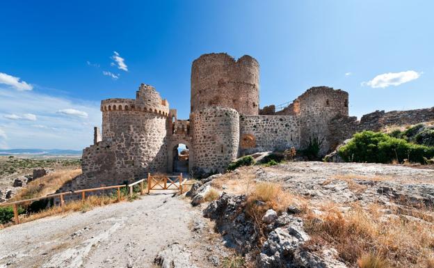 Encuentran restos de un palacio en un castillo medieval