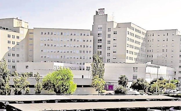 La mujer y sus dos hijos apuñalados en Alcoy permanecen graves