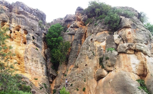Herido un montañista mientras escalaba en Montesa