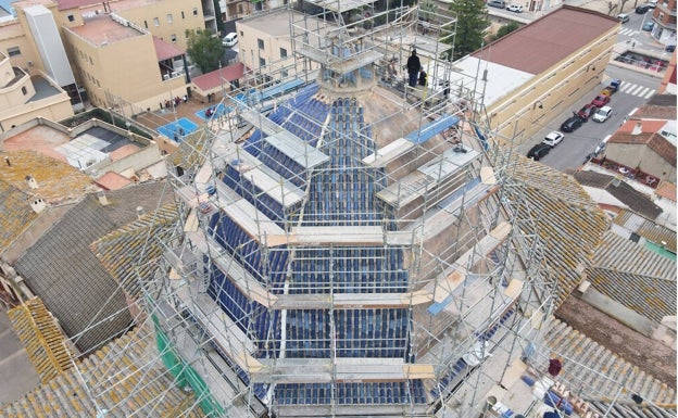 La parroquia de San Juan Apóstol de Massamagrell conservará una parte de las tejas azules del siglo XVIII