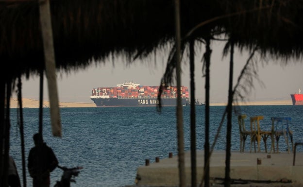 Hasta 4.000 contenedores diarios del Puerto de Valencia pasan por el Canal de Suez