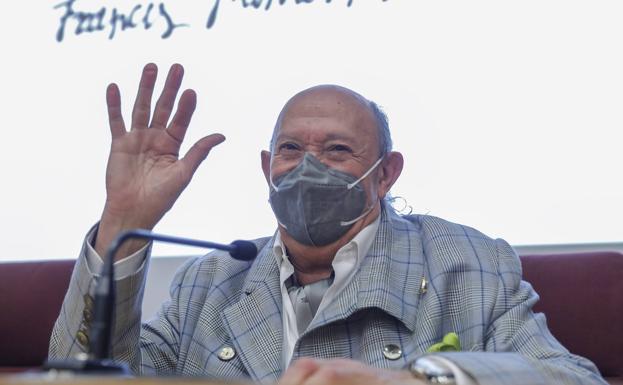 'Montesinos Íntimo' recorre 50 años de creaciones del diseñador valenciano