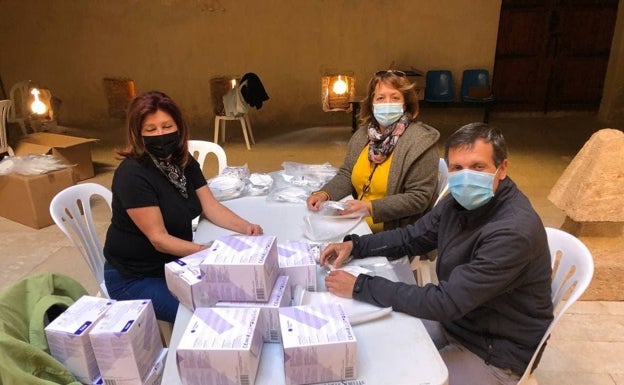 Albalat reparte 12.000 mascarillas a los vecinos en sus domicilios