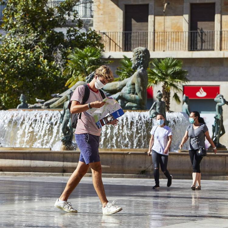 Valencia vetará dos años la reforma de fincas enteras para apartamentos