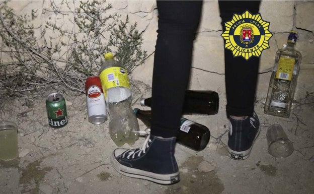 La Policía Local disuelve un botellón con más 100 jóvenes en La Ereta