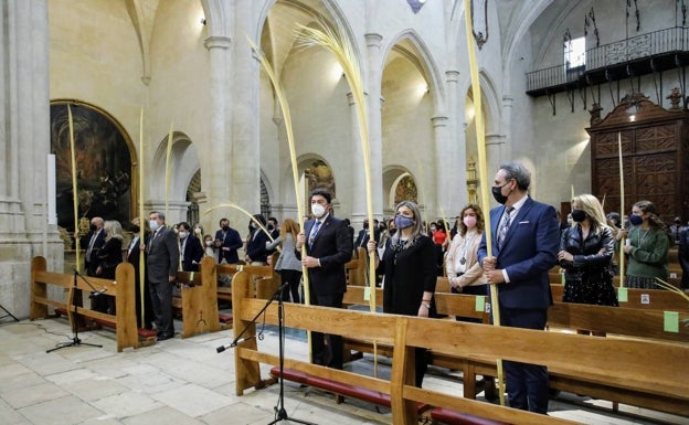 Las hermandades de Alicante bendicen las palmas en un atípico Domingo de Ramos