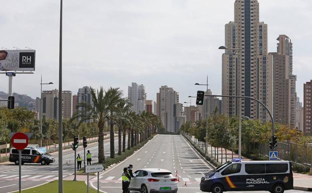 La Policía Nacional abre expediente a dos agentes que golpearon a una mujer en Benidorm por no llevar mascarilla