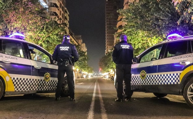 Un alicantino denuncia a un vecino de Lugo tras verlo por las redes sociales sin mascarilla y fumando por la calle