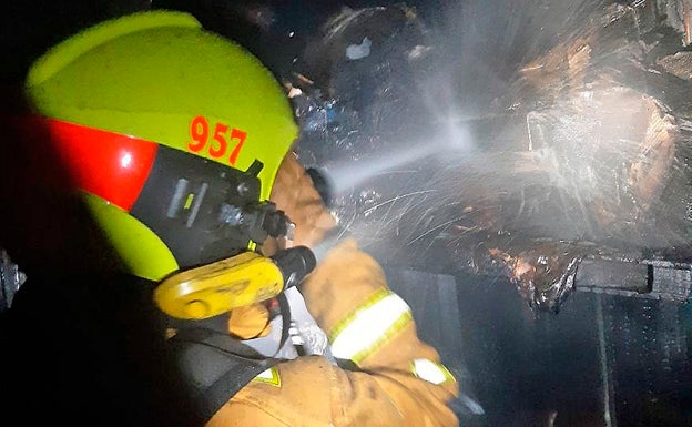 Sofocan un incendio de madrugada en una caseta de la pedanía de La Aparecida en Orihuela