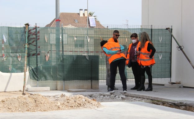 Oliva reforma el colegio Hort de Palau y acaba con las filtraciones de agua de las ventanas