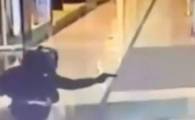 Atraco en un centro comercial a plena luz del día y a punta de pistola