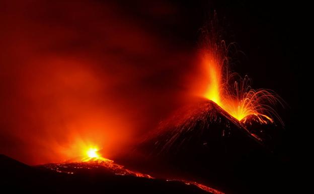 Otra erupción en el Etna provoca explosiones y ríos de lava