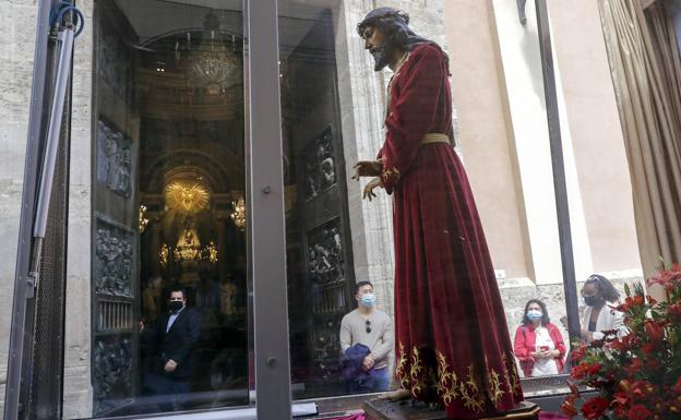 Cañizares acompaña a Jesús de Medinaceli en el recorrido por hospitales y cementerios