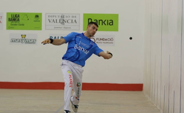 El primer asalto es para De la Vega