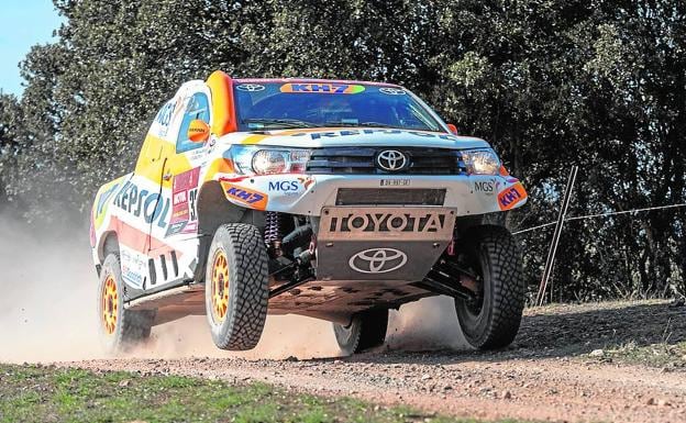La marca apoya al piloto Isidre Esteve –con paraplejia tras una caída en moto– en Rallyes 4x4 y en el Dakar.