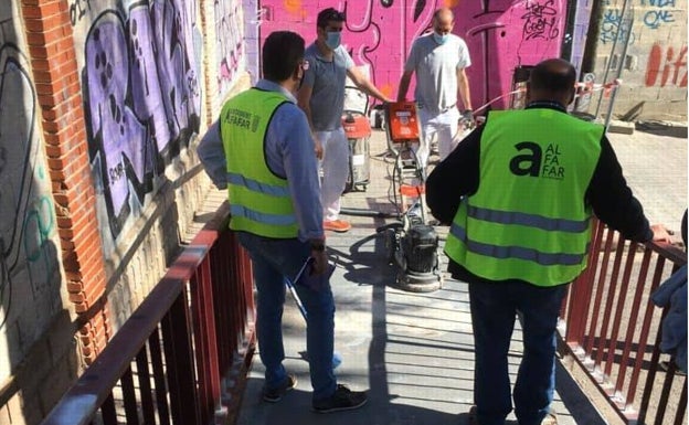 Alfafar reclama una pasarela peatonal que sea accesible sobre las vías