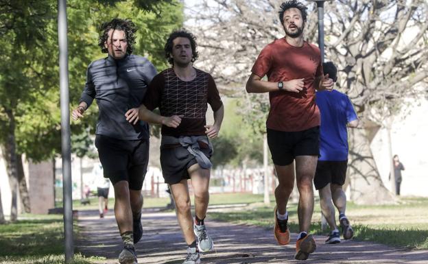 Las nuevas medidas amplían el número de personas que pueden hacer deporte juntas en la calle