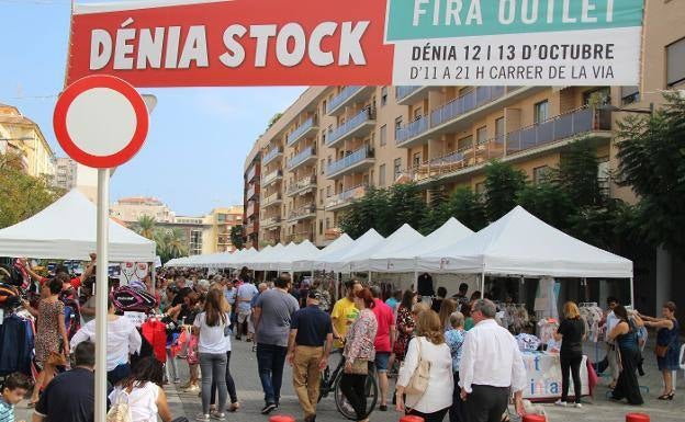 Dénia recupera la Feria del Stock en la calle La Vía