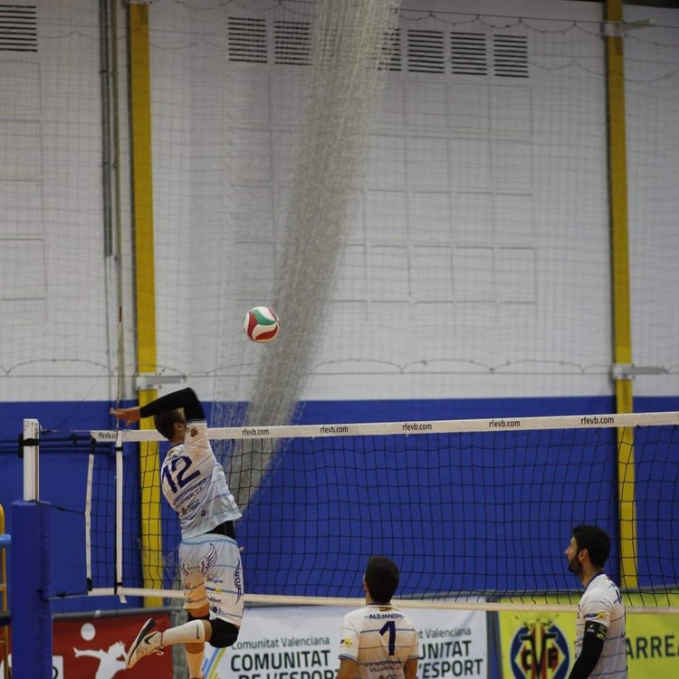Un club que expande voleibol y valores más allá de la Comunitat