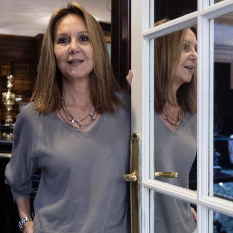 María Dueñas: «Disfruto más imaginando las novelas que escribiéndolas»