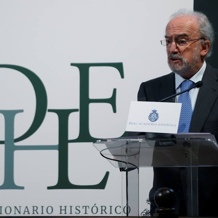 La RAE amplía y renueva el DHLE, el diccionario que biografía las palabras