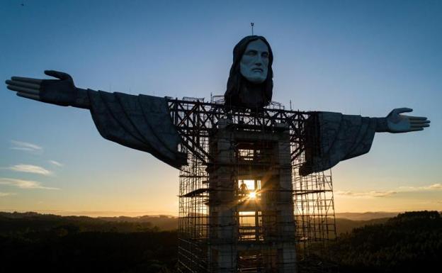 Un imponente Cristo Protector de 43 metros se alza en el sur de Brasil