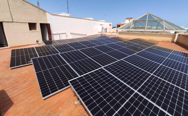 Bellreguard instala 64 placas solares en el ayuntamiento y la casa de la cultura