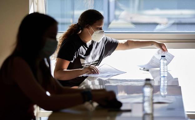 Educación pone en marcha el 'macroproceso' para que 24.000 personas sin titulación acrediten su competencia profesional en la Comunitat