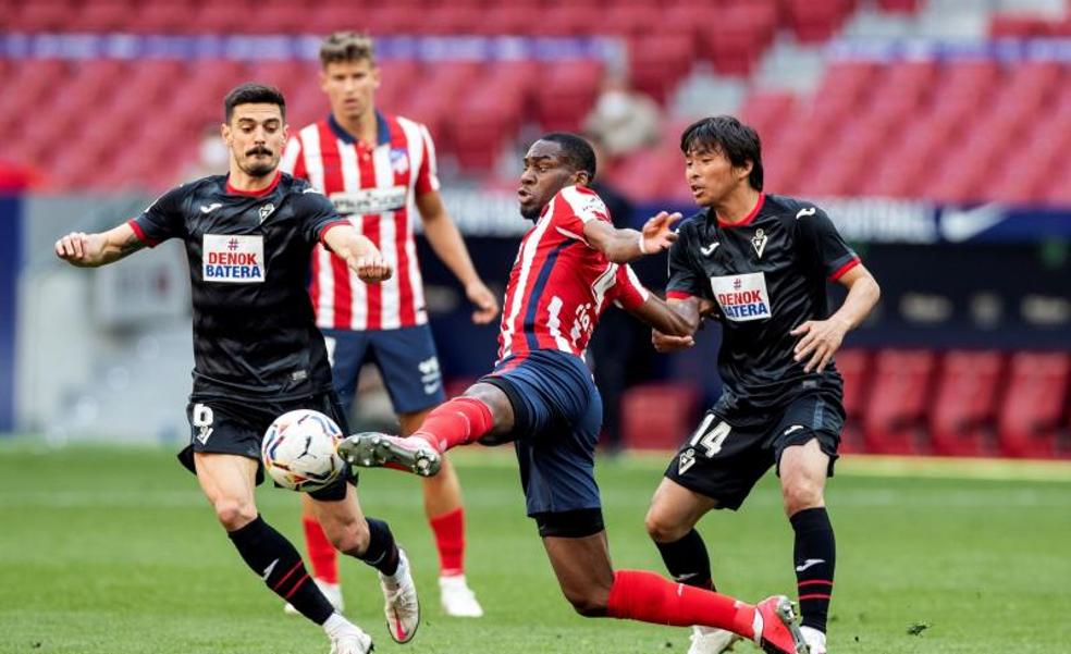 Vídeo: El Atlético arolla al Eibar y mantiene el liderato