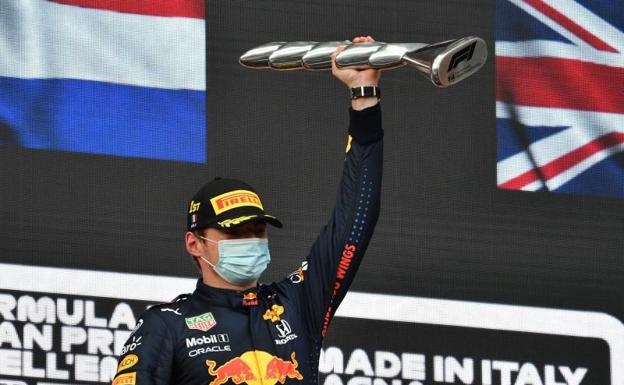 Verstappen celebrando la victoria/AFP