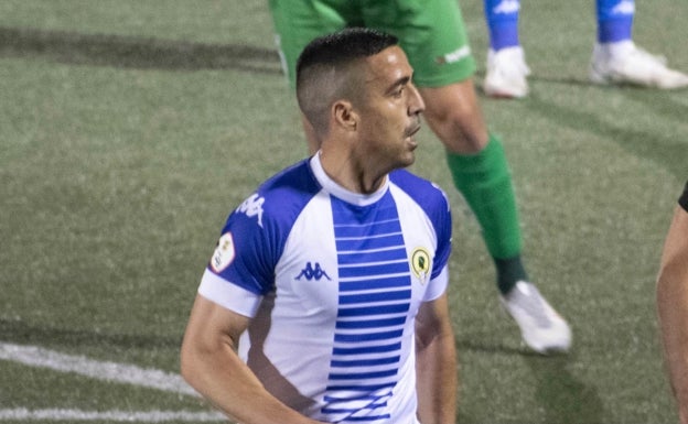 El Hércules remonta en Cornellà con un gol olímpico y medio de Pedro Sánchez