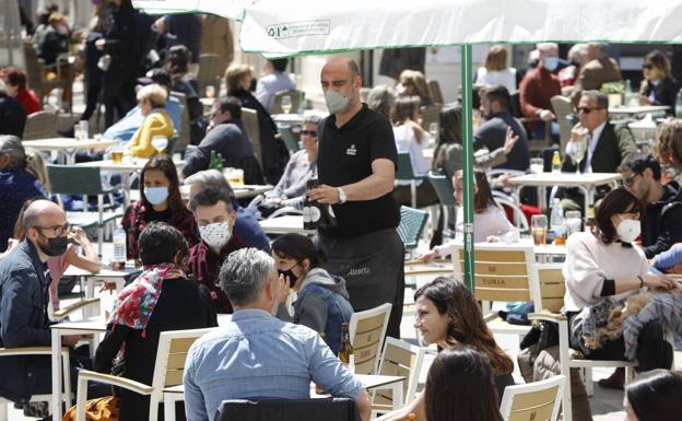 Los hosteleros no arrancan a Sanidad medidas concretas para relajar las restricciones