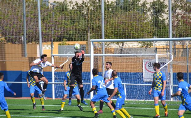 La Peña alivia con su gol el sufrimiento dianense ante el Pedreguer