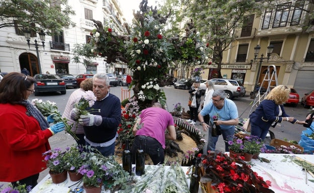 Lo Rat Penat rescata el concurso de las cruces de mayo tras un año de parón por el estado de alarma