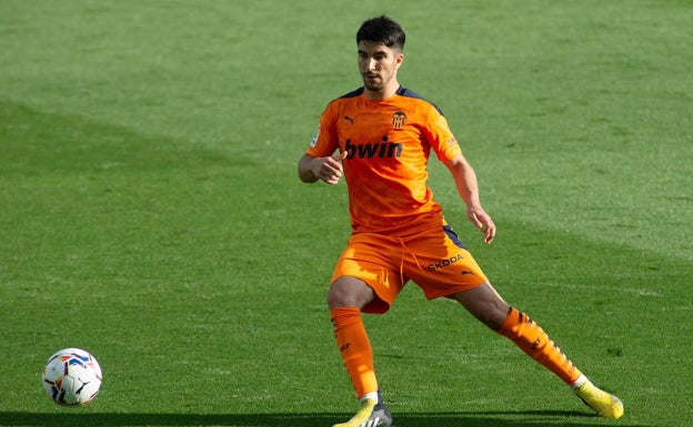 Carlos Soler se retira del entrenamiento