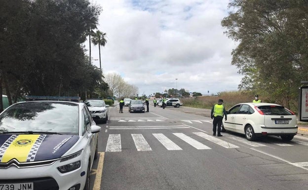 La Policía Local de La Pobla interviene en tres fiestas ilegales y pone un centenar de multas en abril