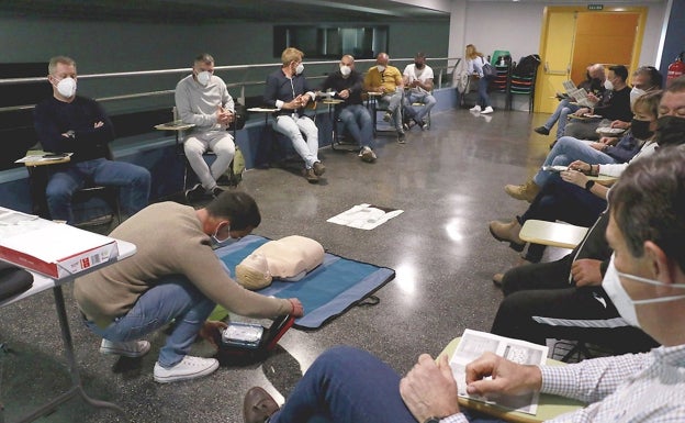 Puçol forma a personal municipal para el uso de desfibriladores