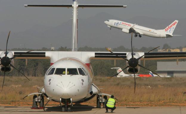 Air Nostrum reforzará las conexiones de Valencia y Alicante con destinos canarios y baleares para este verano