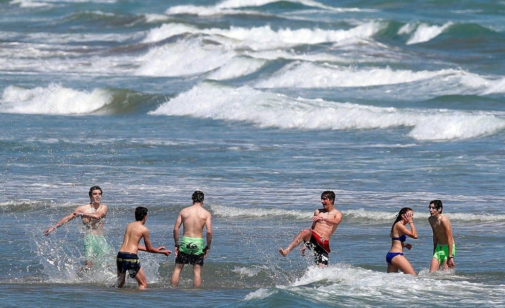 Cs reclama más análisis del agua de las playas de Valencia ante los vertidos