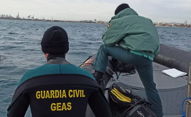 La Guardia Civil detecta varios 'narcobuzos' en aguas de Valencia