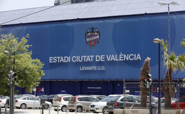 El estadio del Levante sale al rescate de la música en vivo y acoge a Bosé, Loquillo y Aitana