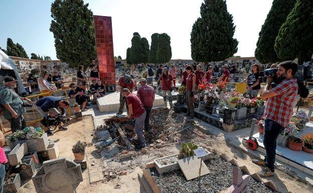 Diversos colectivos piden la construcción «urgente» del mausoleo memorial colectivo en el cementerio de Paterna